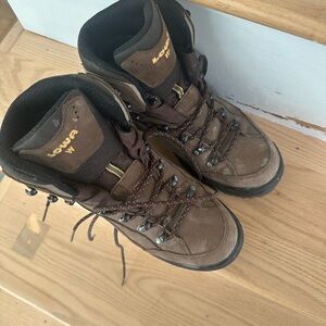 Men’s Lowa Renegade hiking boots GTX. 10